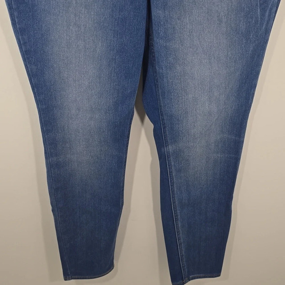 {Old Navy} Higher High-Waisted Rockstar Super-Skinny Built-in-sculpt Jeans - Picture 6 of 9